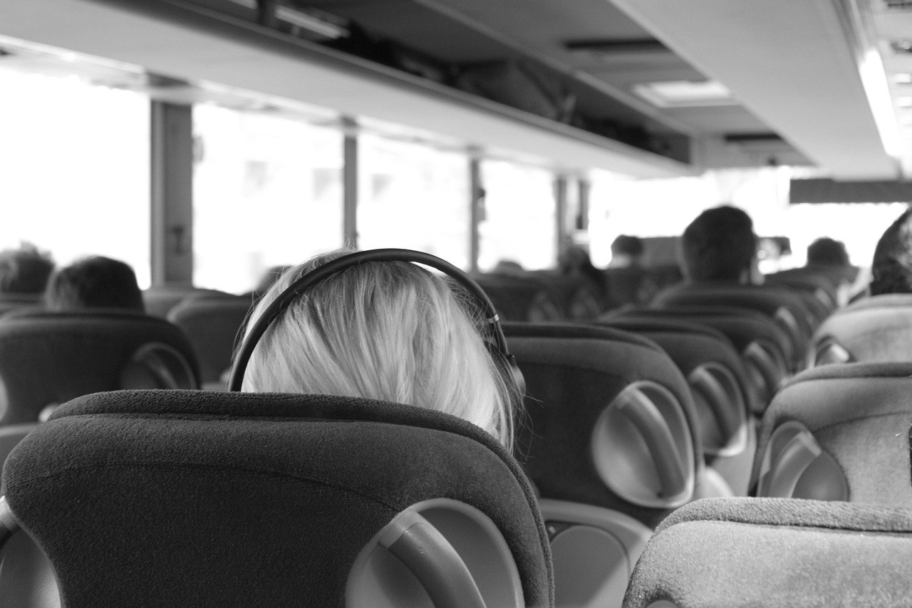 586215 bus 2844405 1280